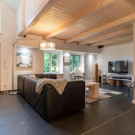 Thatched In Holiday home *
