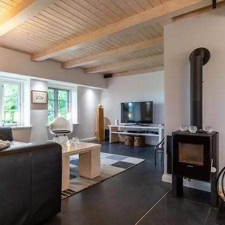 Thatched In Holiday home
