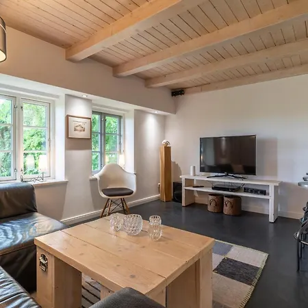 Reetgedecktes In Mit Sauna Σπίτι διακοπών