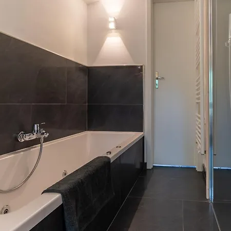 Reetgedecktes In Mit Sauna Σπίτι διακοπών *