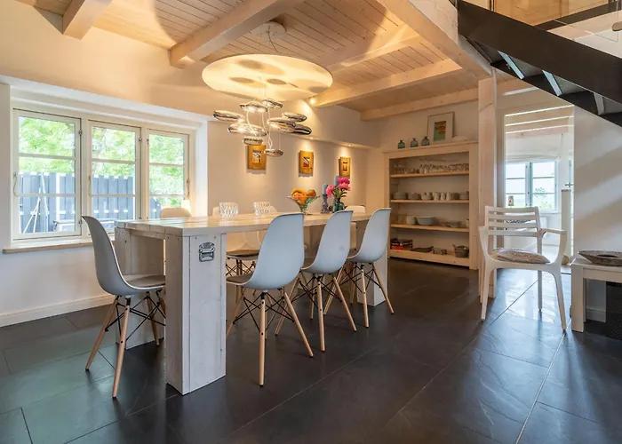 Reetgedecktes In Mit Sauna 펜션 *