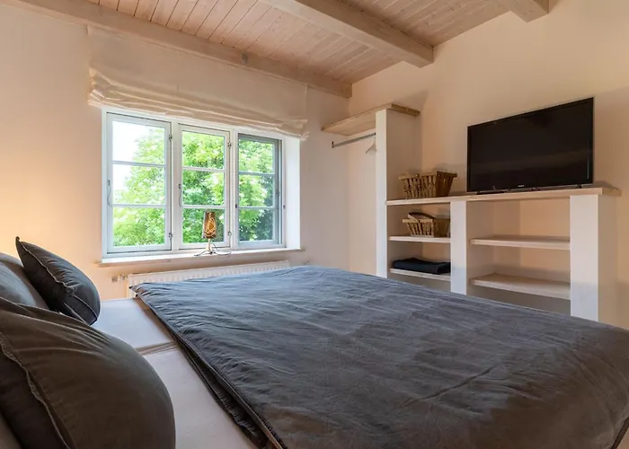 Reetgedecktes In Mit Sauna 베스테르헤버